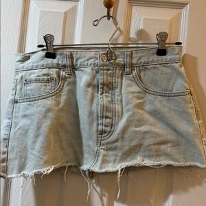 Lightwash short denim skirt